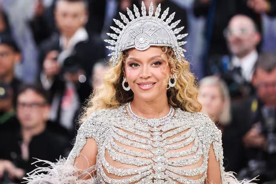 碧昂丝单挑Met Gala:一身珠宝超5000万美元,力压全场捐款总和