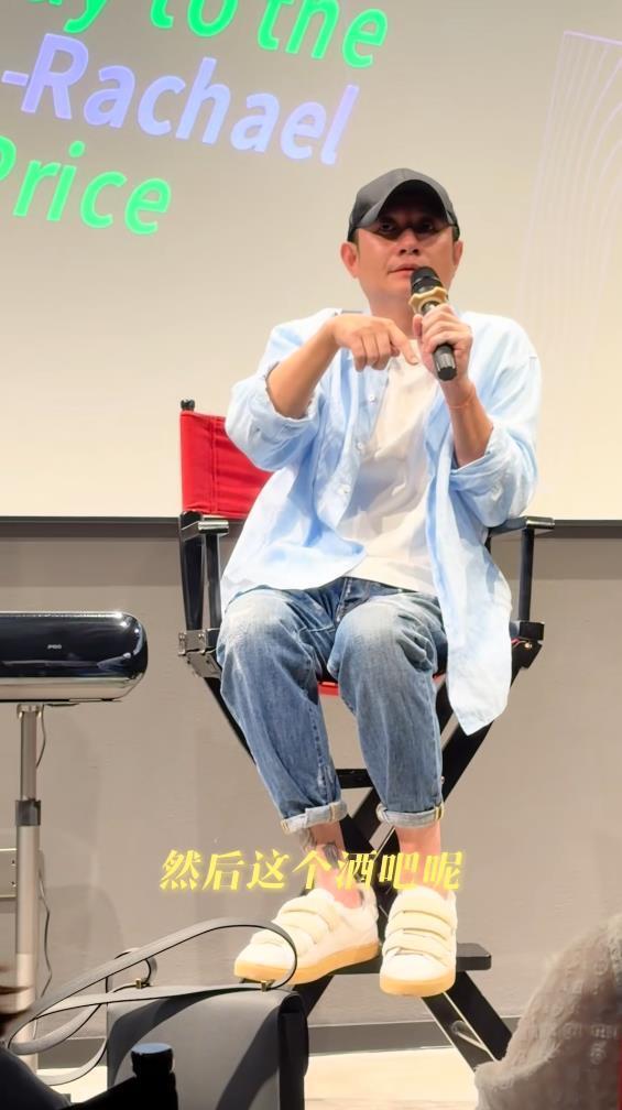 文章酒吧开业亲自上阵，全程热情招待，刘威刘欢到场助阵，现场人气爆棚