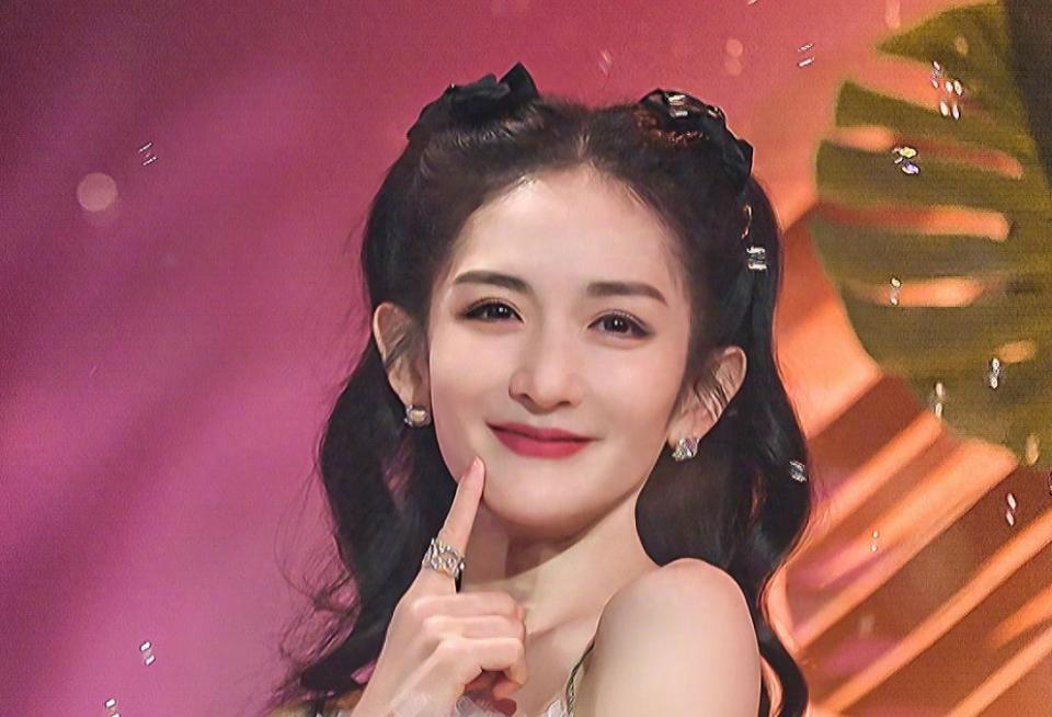 谢娜演唱会魏大勋不现身惹猜测,才懂娱乐圈的人情世故有多尴尬