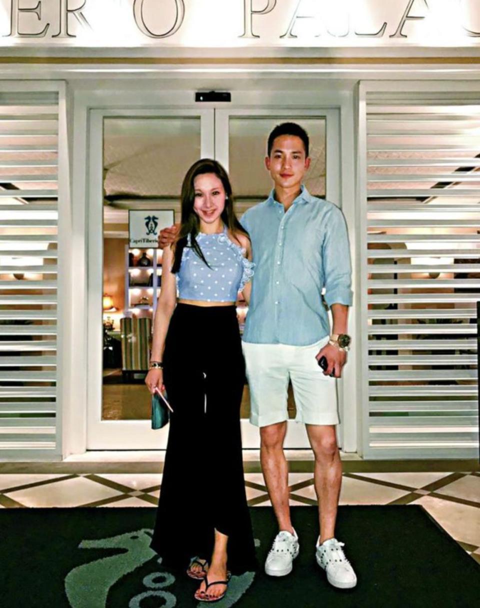蔡卓妍公开婚讯后前任罕露脸,与阔少聚会心情大好,身边不缺女伴