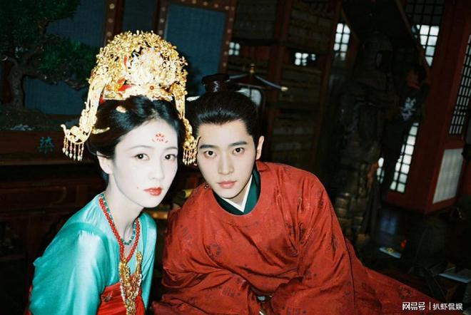 于正挺白鹿帮倒忙?蒙淇淇发声感谢于正,称怕被告不敢晒聊天记录