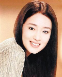 巩俐有亲生子吗？(张艺谋导致巩俐不孕)
